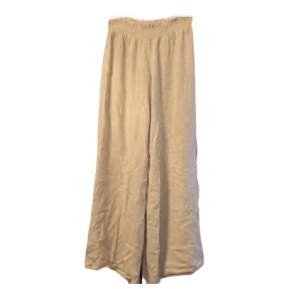 Pink Lily- “Stolen Kiss” Taupe Linen Beach Pants - Picture 5 of 6